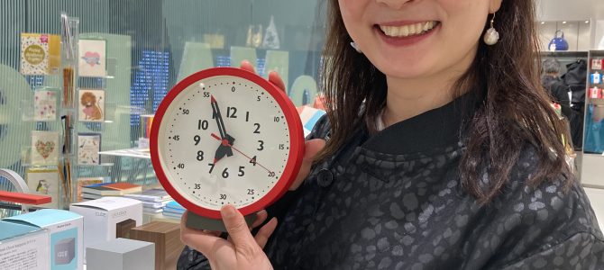 MoMA Design Storeでだけ買える「funpun desk clock」